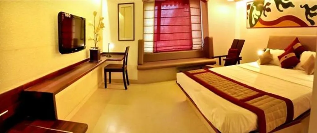فندق بي تي إتش ساروفارام Kochi 3*,  الهند