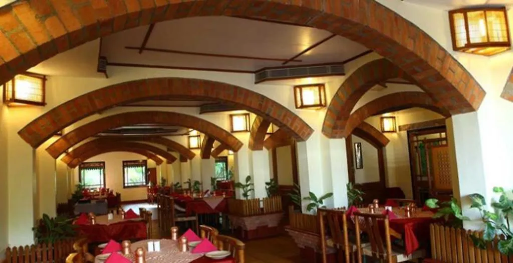 فندق بي تي إتش ساروفارام Kochi