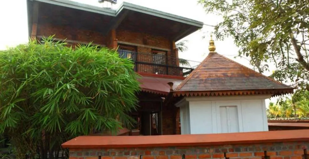 فندق بي تي إتش ساروفارام Kochi