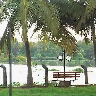 فندق بي تي إتش ساروفارام Kochi 3*,