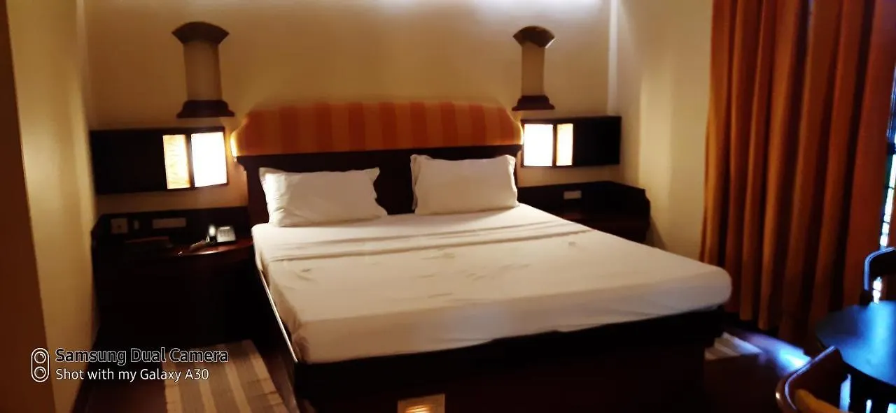 فندق بي تي إتش ساروفارام Kochi الهند